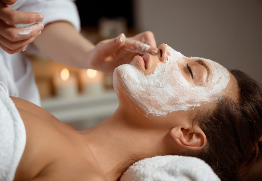 O2 Green Organics White Diamond Facial Noida